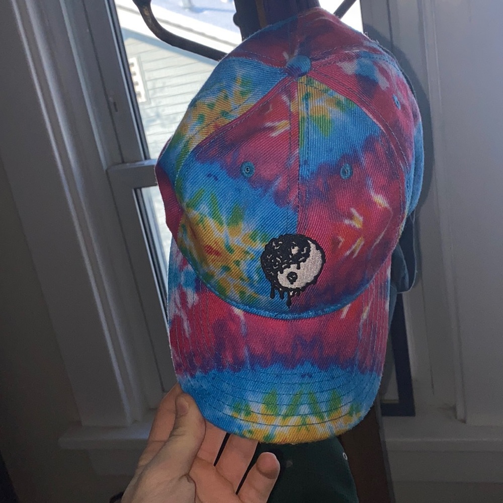 Tie Dye Adjustable Yin/Yang hat.
